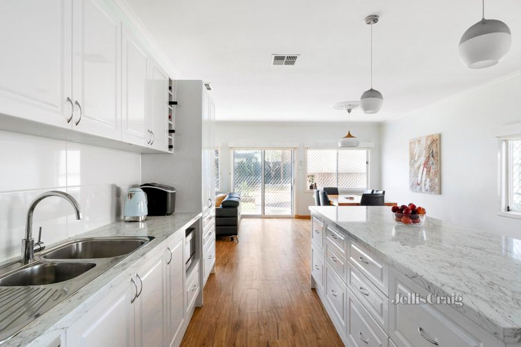 102 Scott Grove Kingsbury 3083
