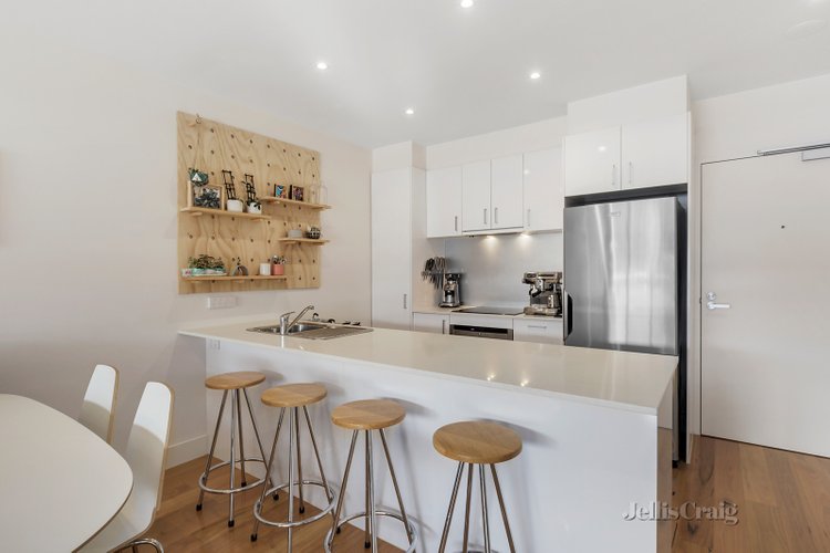 102/10 Main Street Blackburn 3130