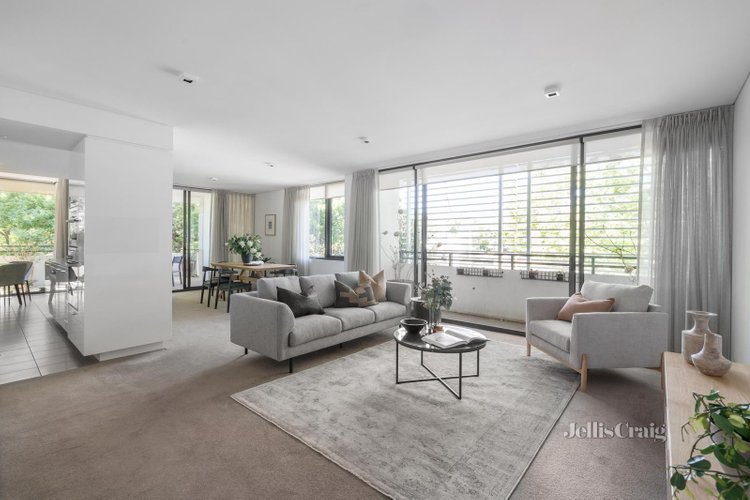 102 55 Chaucer Crescent Canterbury 3126
