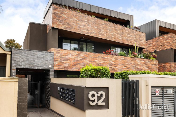 102 92 Hawthorn Road Caulfield North 3161
