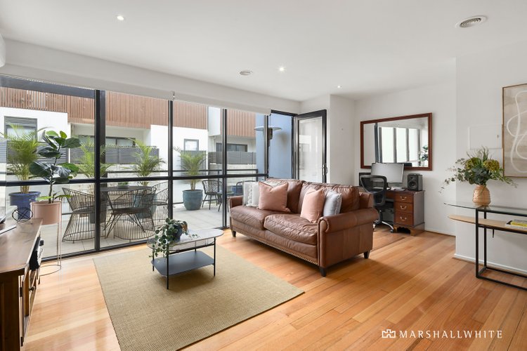 10/332 Centre Road
