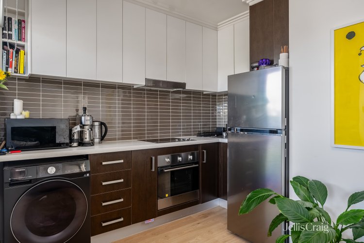 10/5 Emmaline Street Northcote 3070