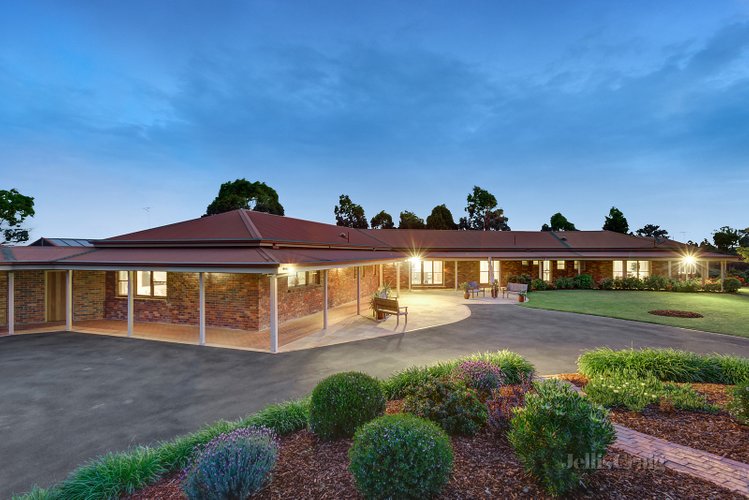 105 Gills Road Watsons Creek 3097