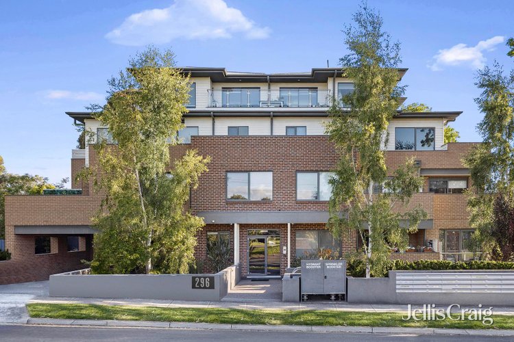 105 296 Mt Dandenong Road Croydon 3136