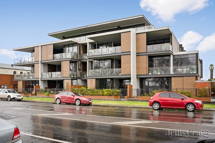 106/18 Wendouree Parade  Lake Wendouree 3350