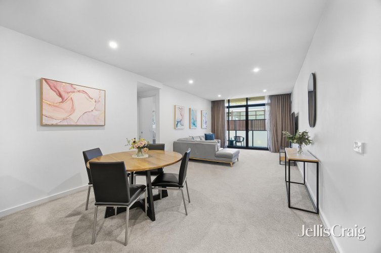 107/18 Wendouree Parade  Lake Wendouree 3350