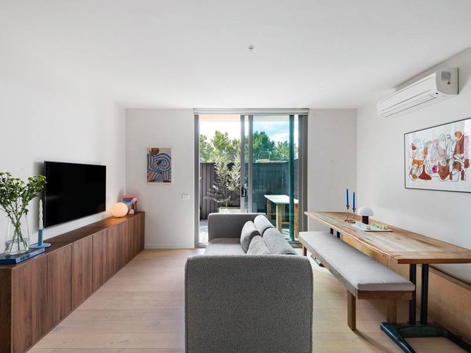 10 8 Elgin Street Carlton 3053