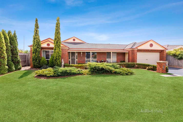 11 Alcott Road St Albans Park 3219