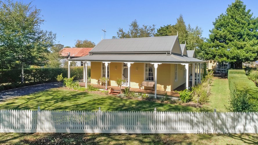 11 Bridge Street Trentham 3458