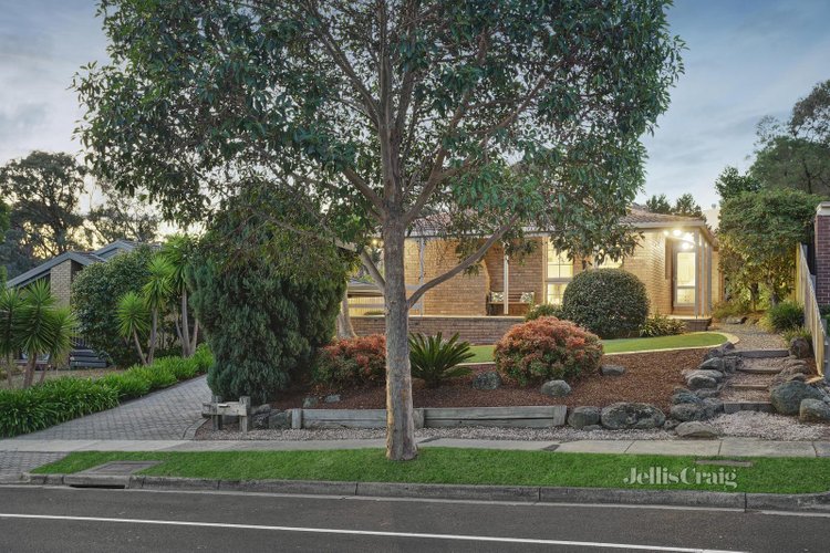 11 Calendonia Drive Eltham North 3095