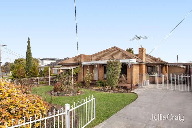 11 Curtin Court Altona 3018