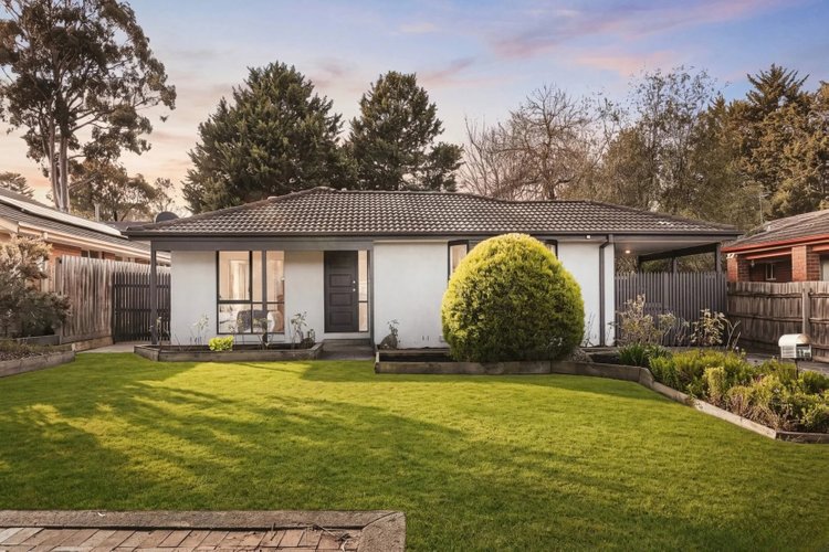 11 Dewpond Walk Croydon South 3136