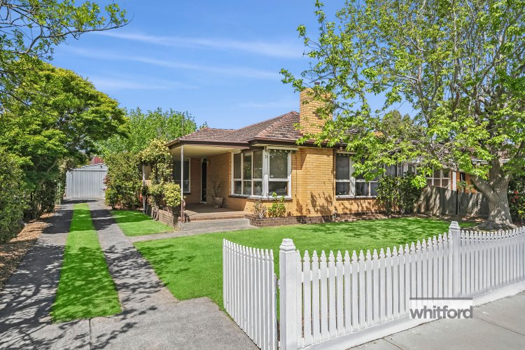 11 Digby Avenue, Belmont