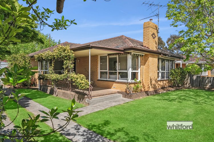 11 Digby Avenue, Belmont