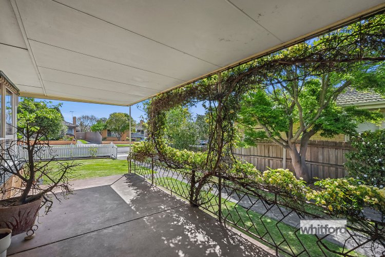 11 Digby Avenue, Belmont