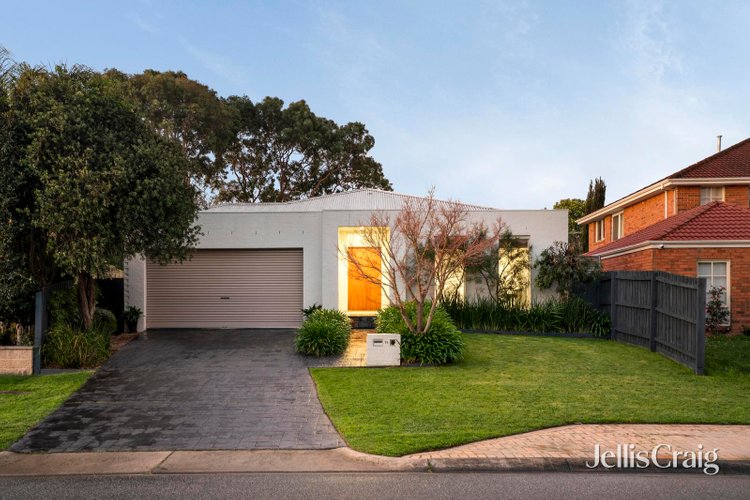 11 Epworth Court Glen Waverley 3150