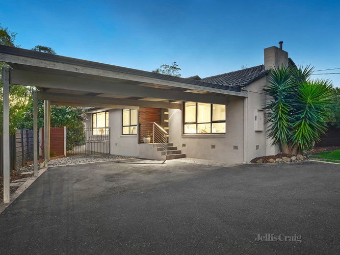 11 Frances Avenue Greensborough 3088