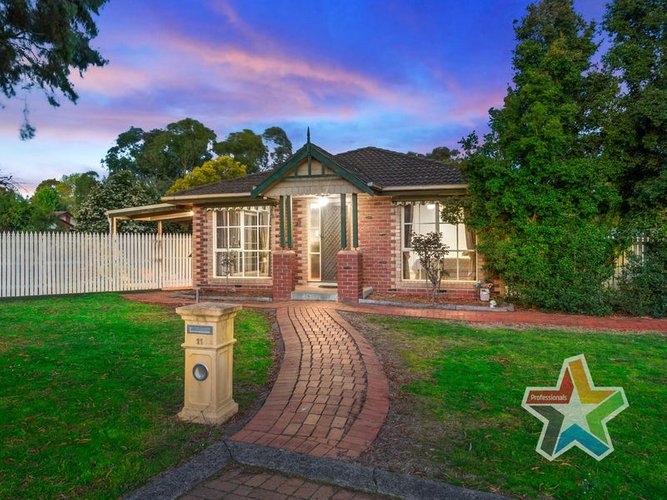 11 Honeysuckle Walk Croydon South 3136