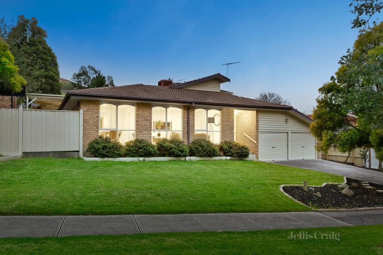 11 Larnoo Drive Doncaster East 3109