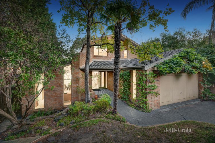 11 Manor Court Donvale 3111