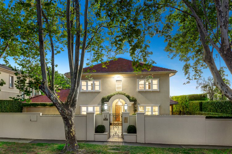 11 Maple Grove Toorak 3142