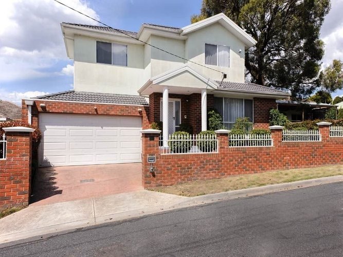 11 McGowans Lane Burwood 3125