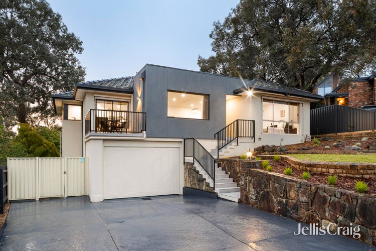 11 Outlook Crescent Briar Hill 3088