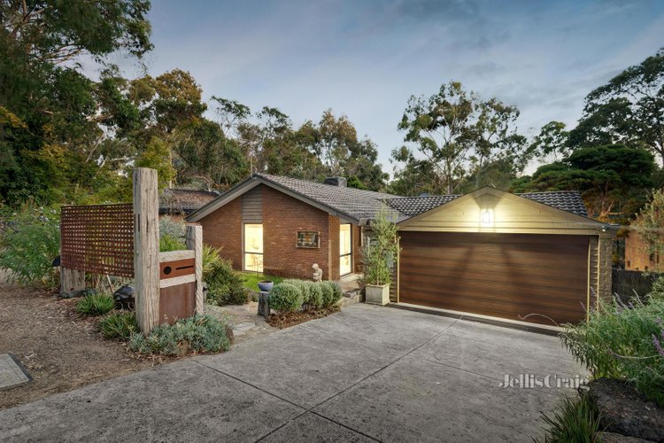 11 Peppermint Grove Eltham 3095