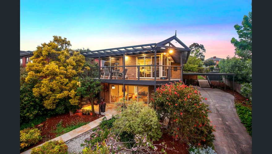 11 Saint Andrews Drive  Chirnside Park 3116