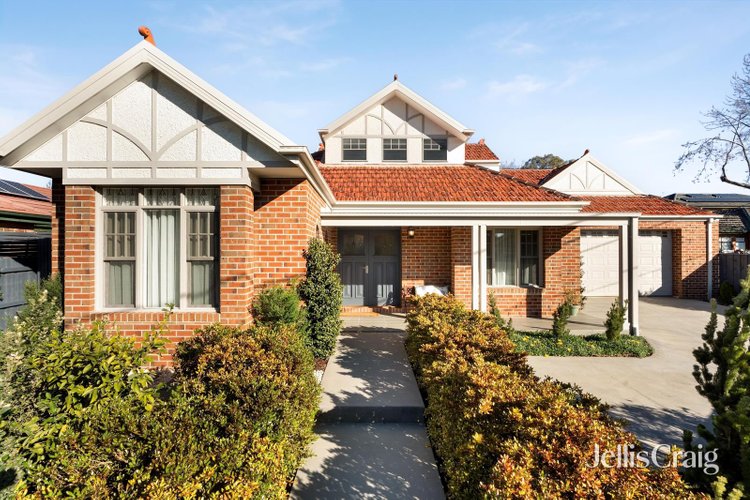 11 Serpentine Street Mont Albert 3127