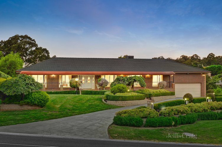 11 St Muir Drive Warrandyte 3113