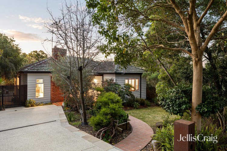 11 Sutton Parade Mont Albert North 3129