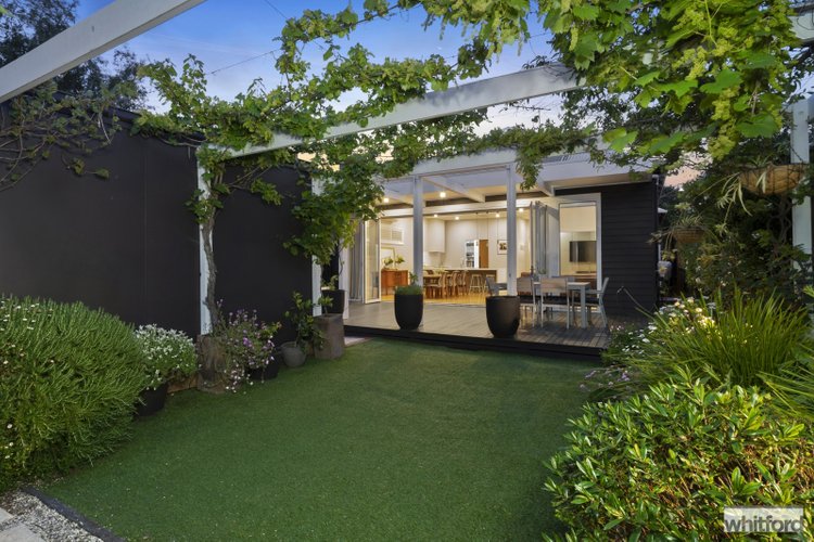 11 Thorne Street, East Geelong