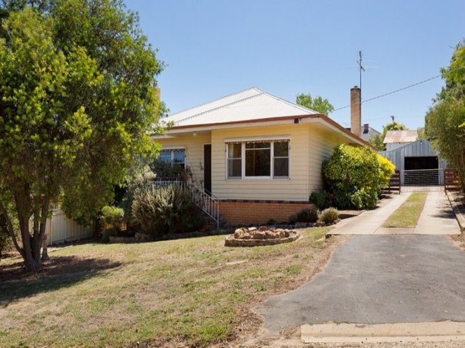 11 Treasure Street Castlemaine 3450
