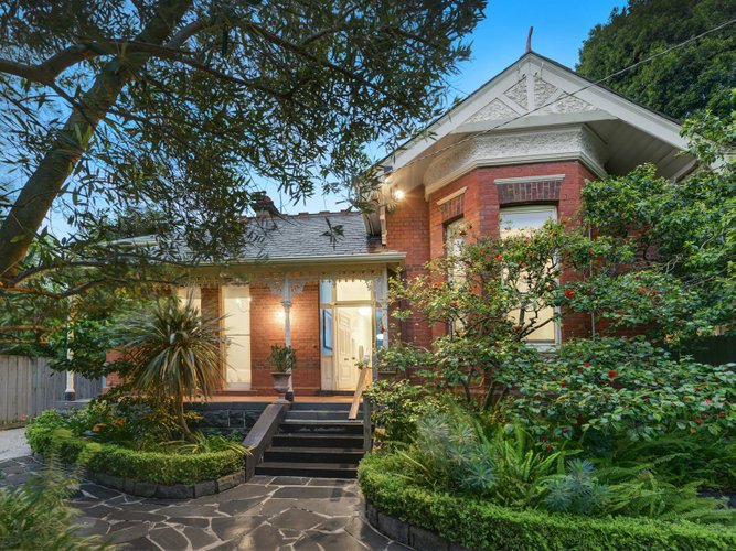 11 Woodside Crescent Toorak 3142