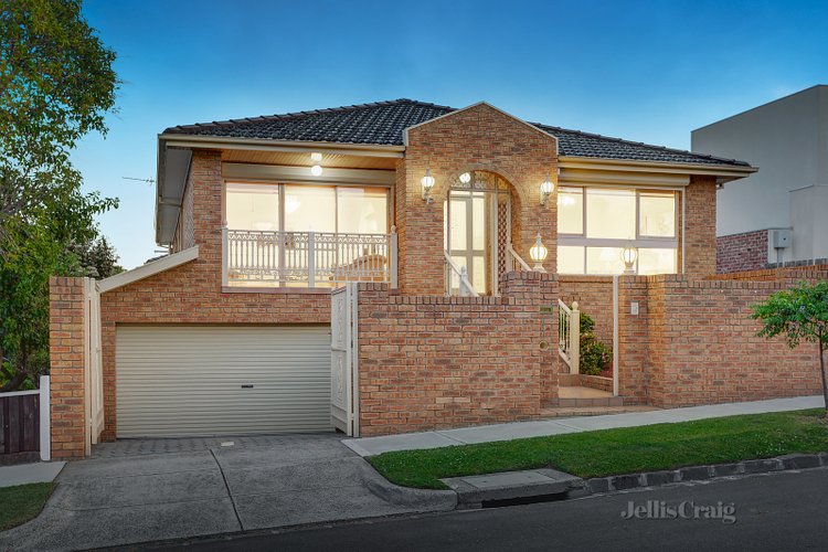 1/10 Wahroongaa Road Murrumbeena 3163