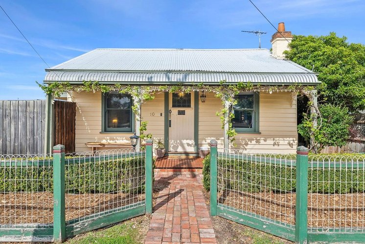 1/10 Westmoreland Street St Albans Park 3219
