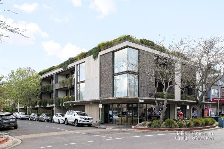 110 2 Pine Avenue Elwood 3184