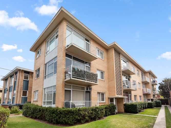 11 17A The Esplanade Geelong 3220