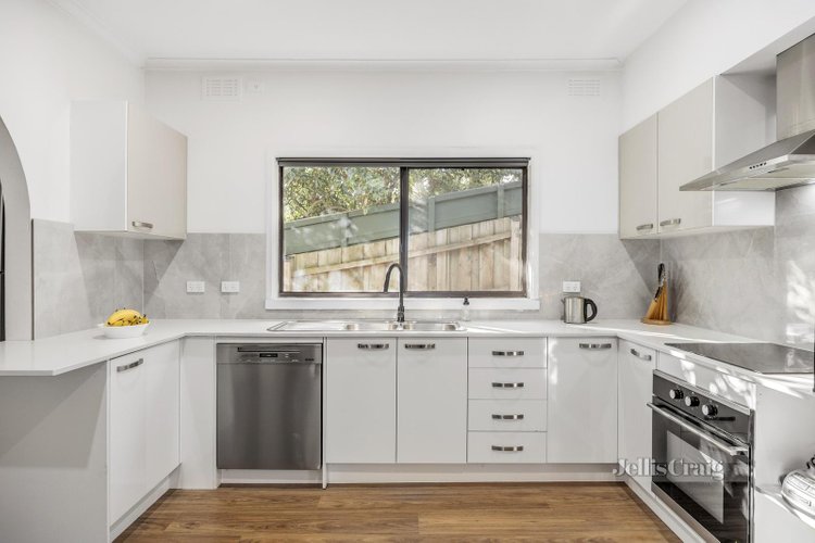 1 12 Sheffield Street Eltham 3095