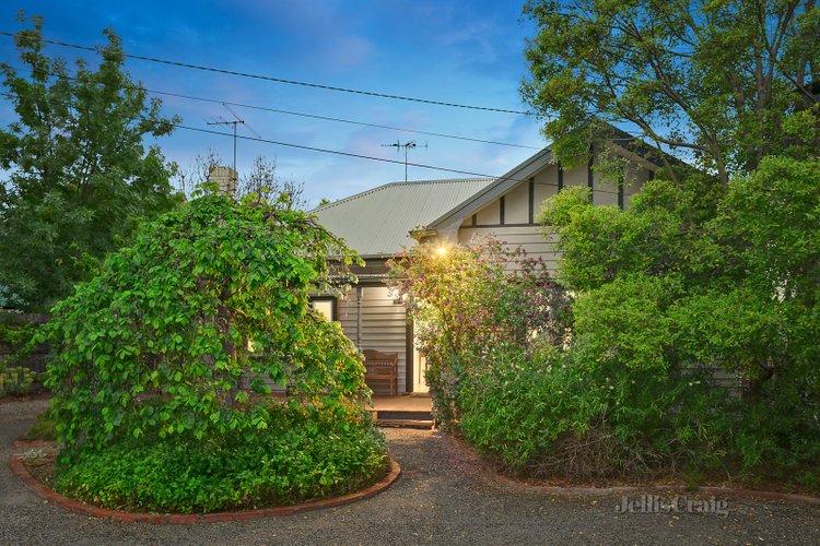 1/121 Mountain View Road Briar Hill 3088