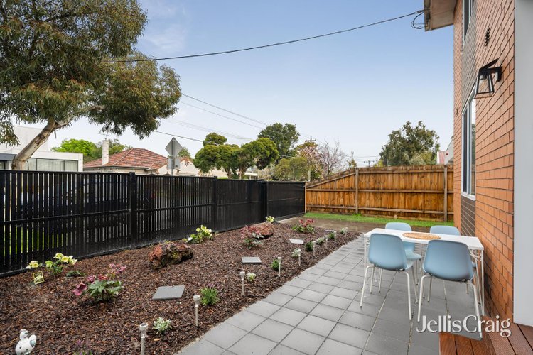 1 136 Smith Street Thornbury 3071