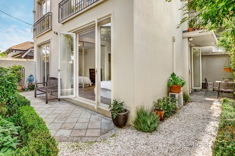 1/14 Highbury Grove Prahran 3181