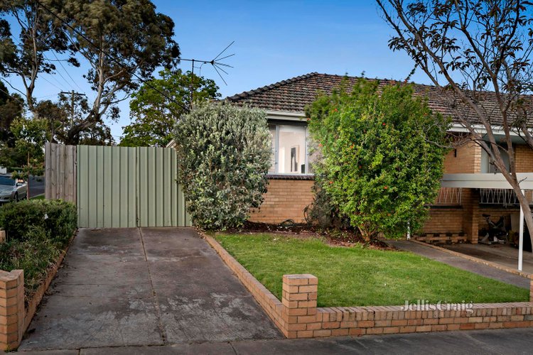 1 14 McCarron Parade Essendon 3040