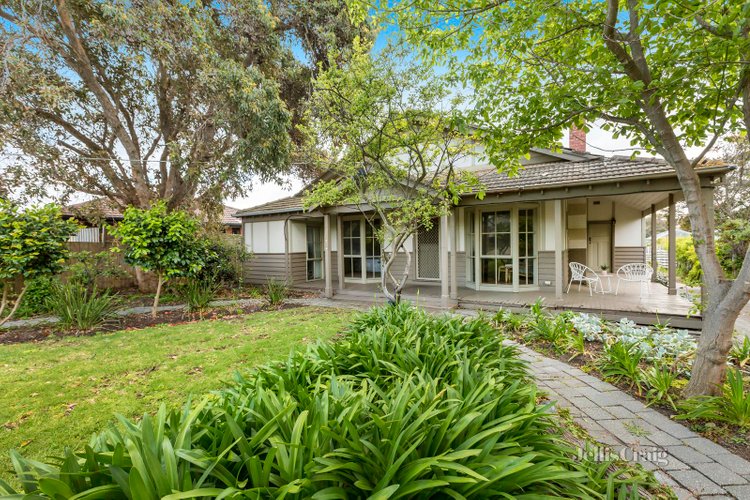 1 15 King Georges Avenue Mornington 3931