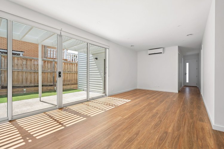 1/156 Ballarat Road  Hamlyn Heights 3215