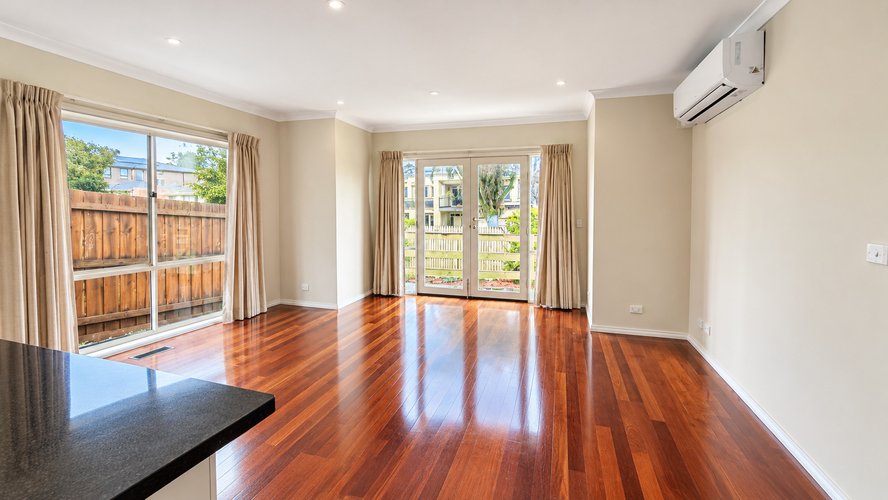 1/18 Garrisson Drive Glen Waverley 3150