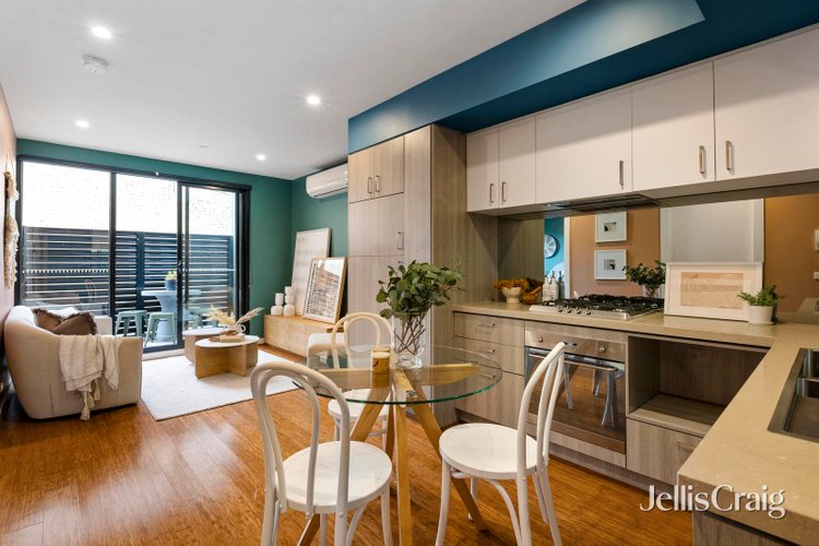 1 18 Gilbert Road Preston 3072