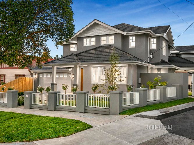 1 18 Holyrood Avenue Strathmore 3041