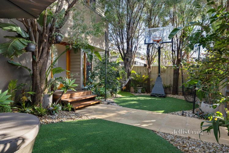 1 18 Hopkins Street Mckinnon 3204